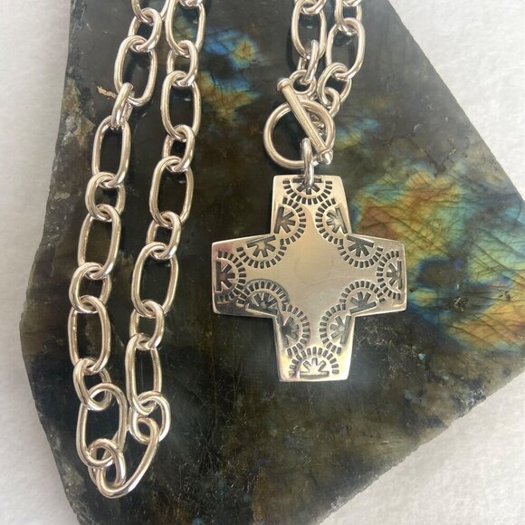 Silpada Sterling Silver 925 Virtuosity Stamped Cross Front Toggle Necklace 17" - Picture 3 of 16